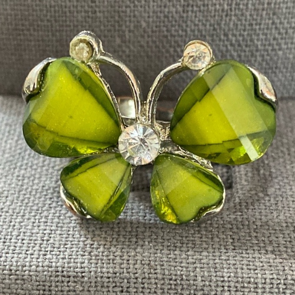 Vintage Olive Green Flower with center rhinestone expandable ring